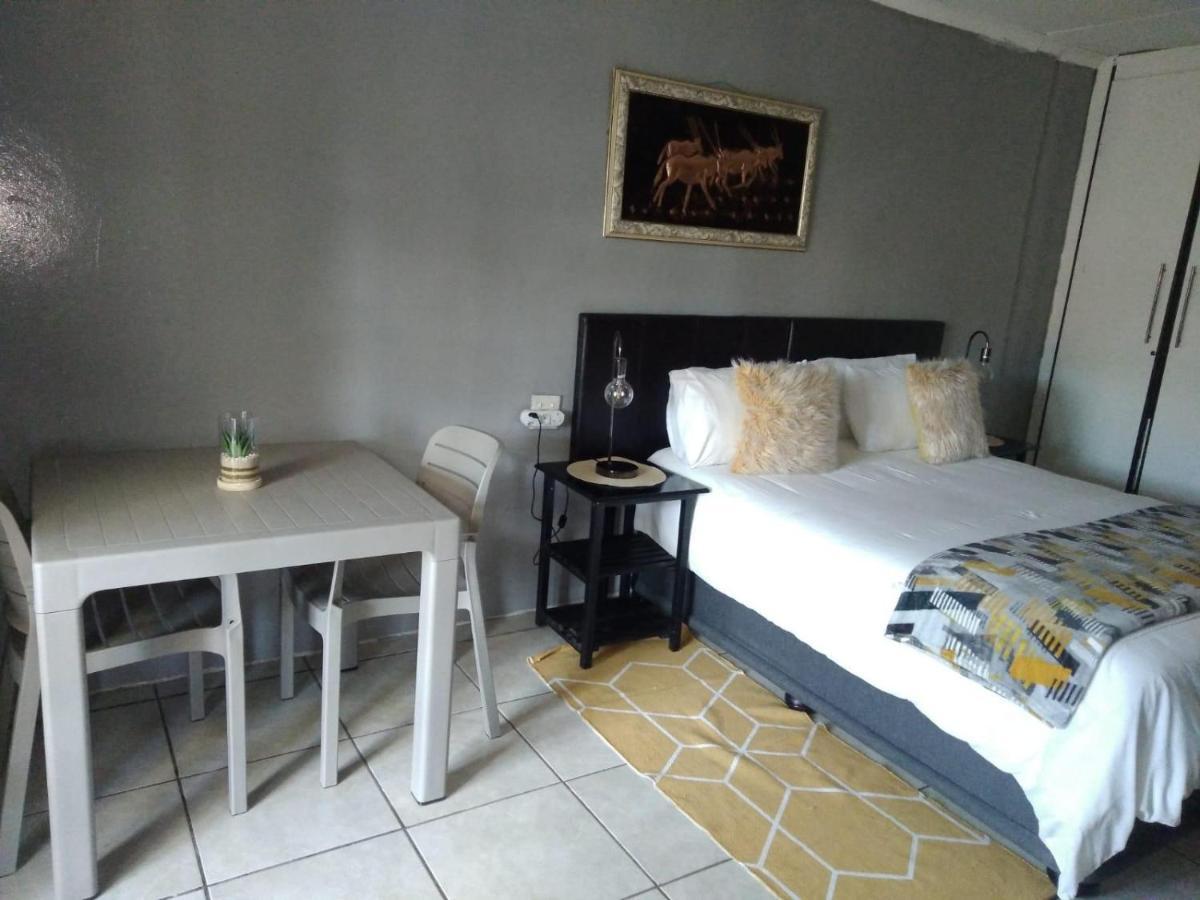 Lapaleholo Guesthouse Phuthaditjhaba Extérieur photo